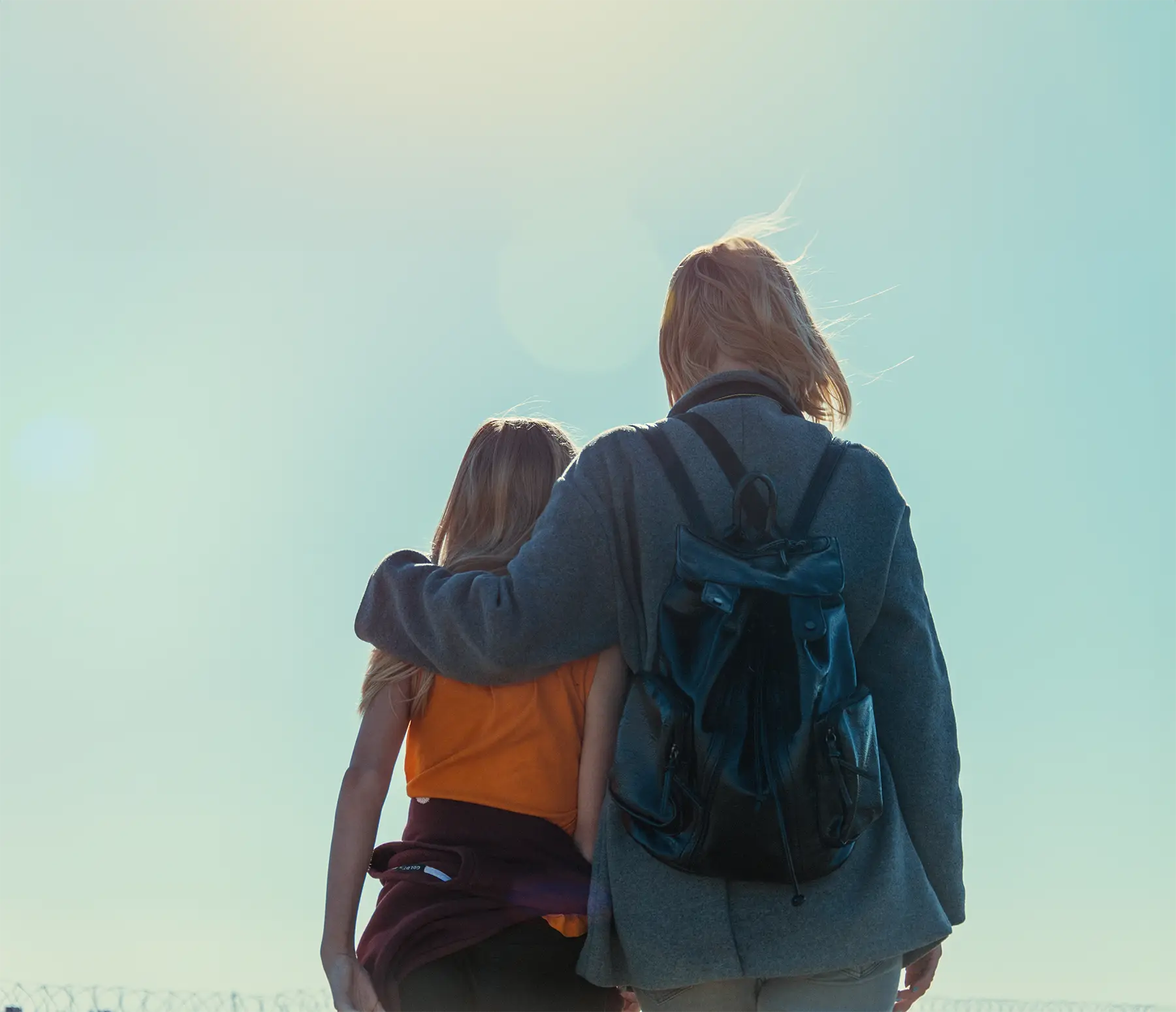 Article Stock1 Reduced Mother with arm around child